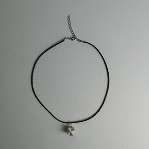 Second-hand women's fashion necklaces